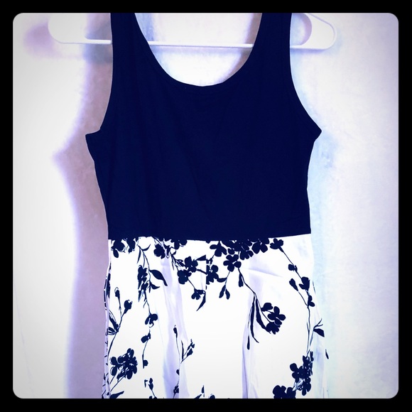 Pretty black and white sundress - Picture 2 of 5